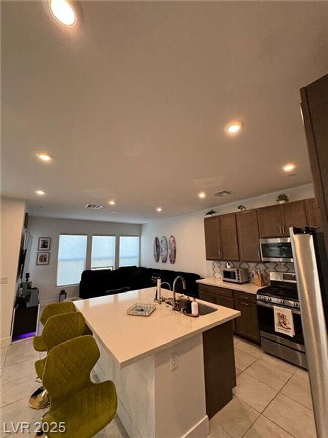 Building Photo - Modern Furnished Optional 3 Bedroom Townhome in Prime Southern Highlands Location