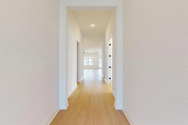 Building Photo - 1208 White Daisy Ln