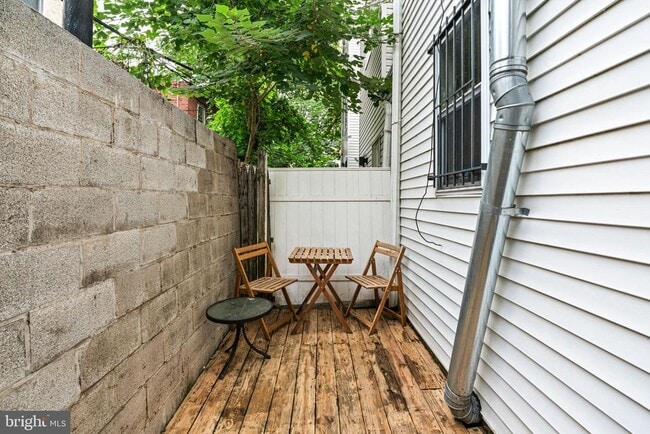 Building Photo - 2035 Watkins St