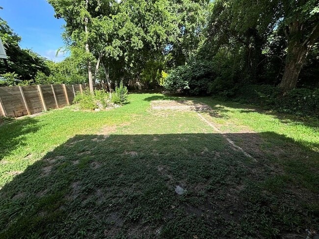 Building Photo - 5610 Montview St