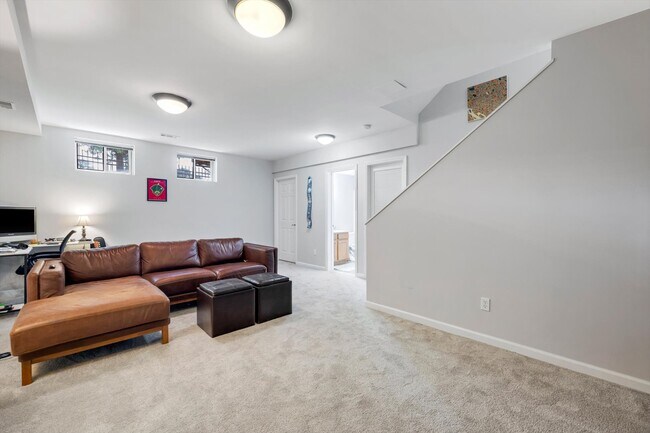 Building Photo - 8018 Presidio Ct