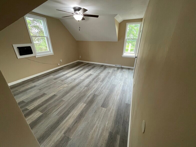 Building Photo - 301 6th St NW