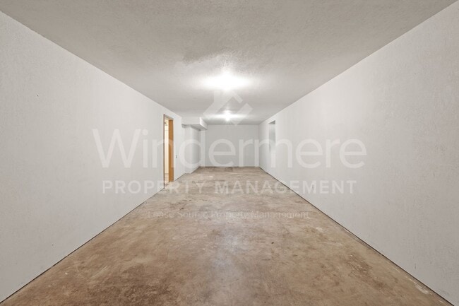 Building Photo - Beautiful 4-Bedroom Home In The South Hill...