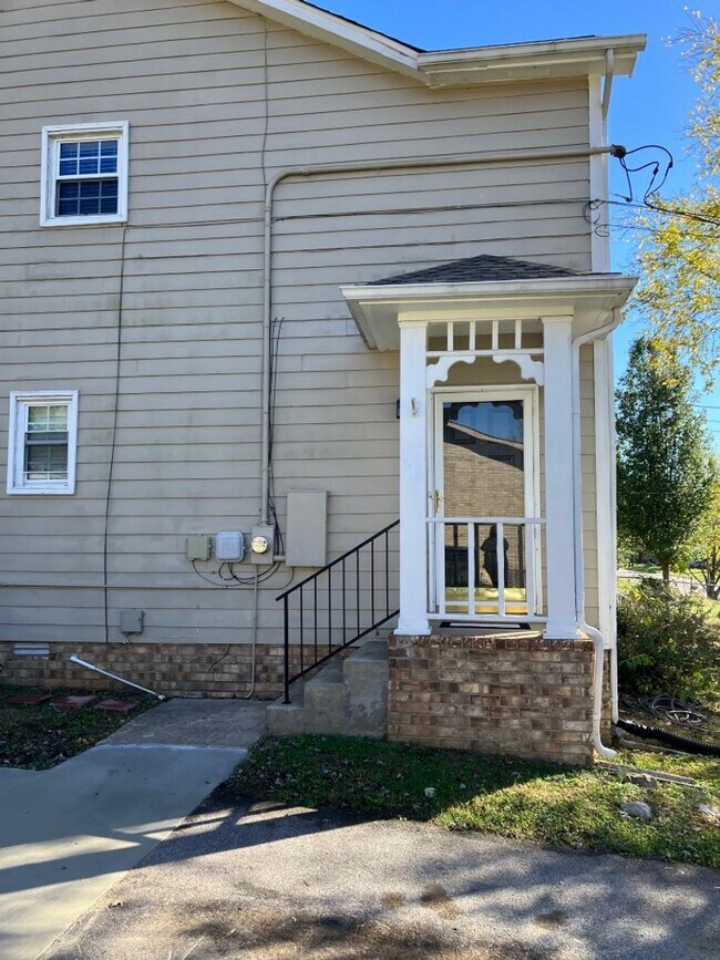 Building Photo - 4731 Cascade Dr