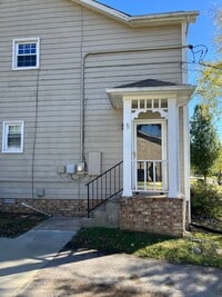Building Photo - $500 off this Cute Townhome.  Move in by 08/15/2026