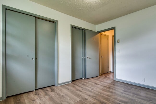 Building Photo - 1733 17th Ave N