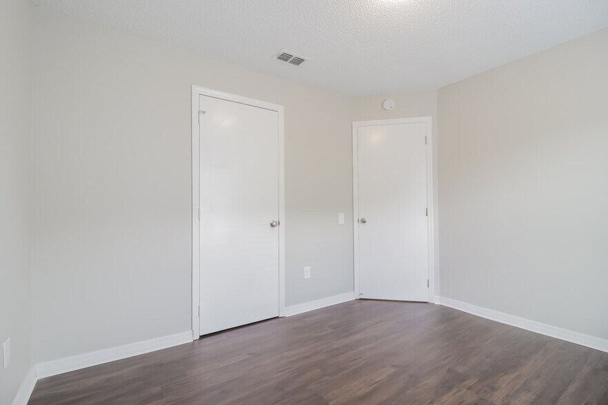 Building Photo - 8231 Rain Forest Dr
