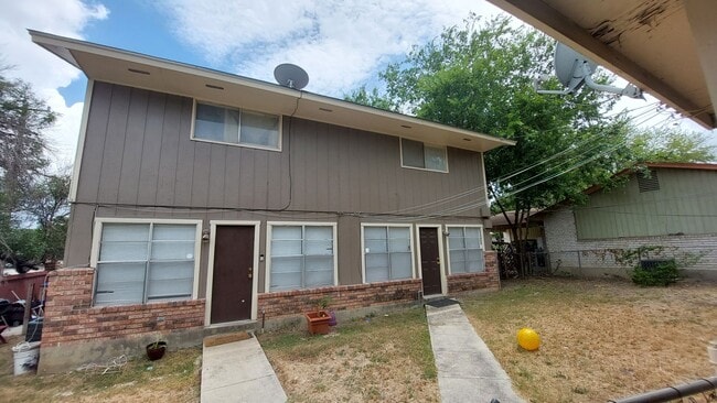 Building Photo - Southtrail Dr 501/503