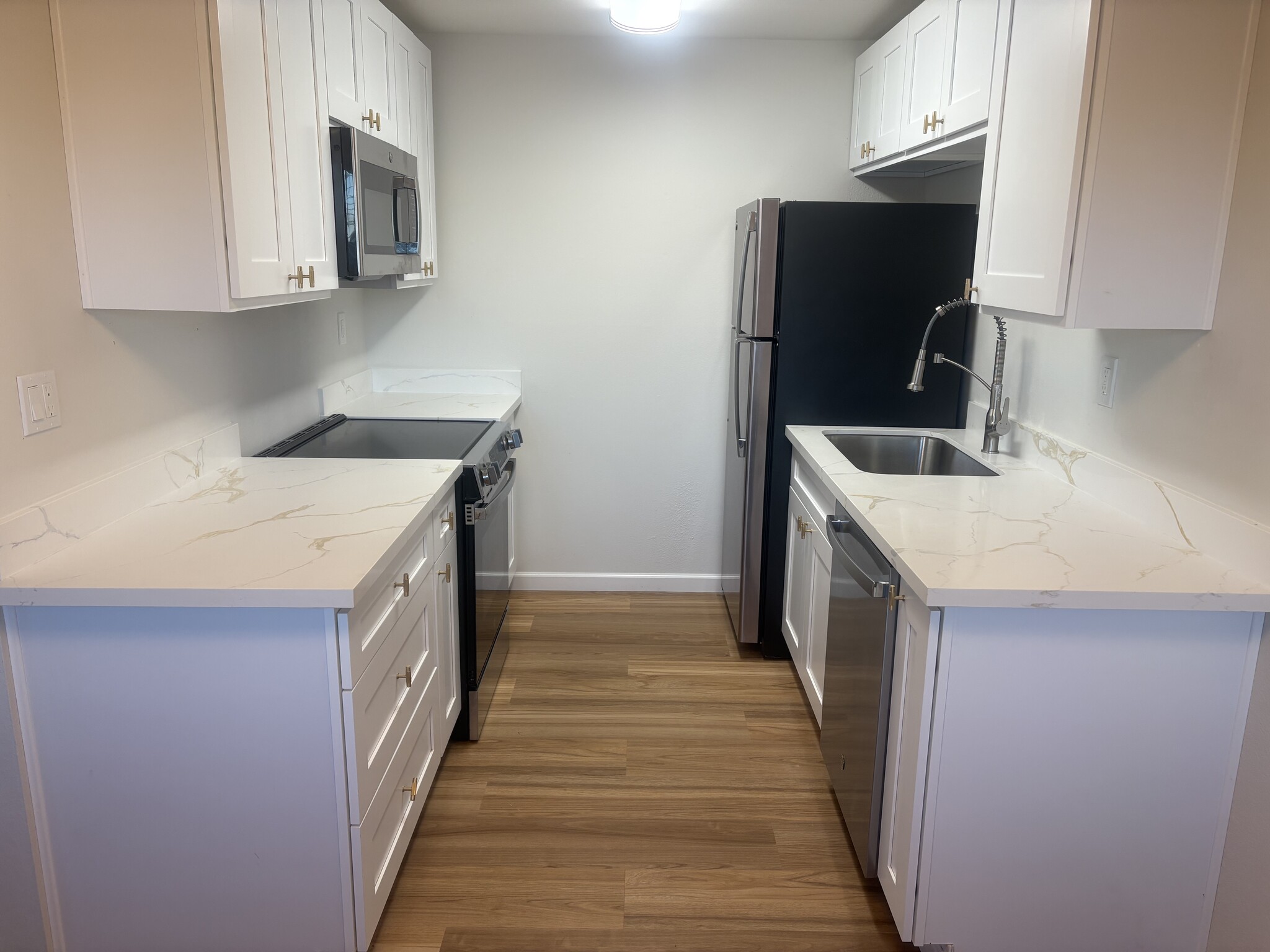 Building Photo - 7409 Hill Ave