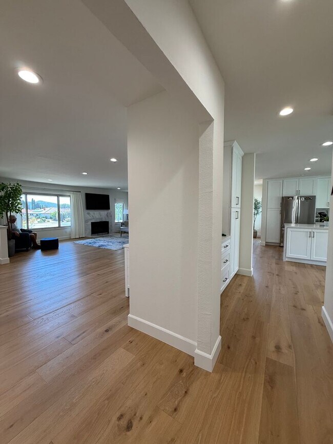 Building Photo - Gorgeous Remodeled 2Br/2Ba house W/2 Car attached  Garage in Oaks North
