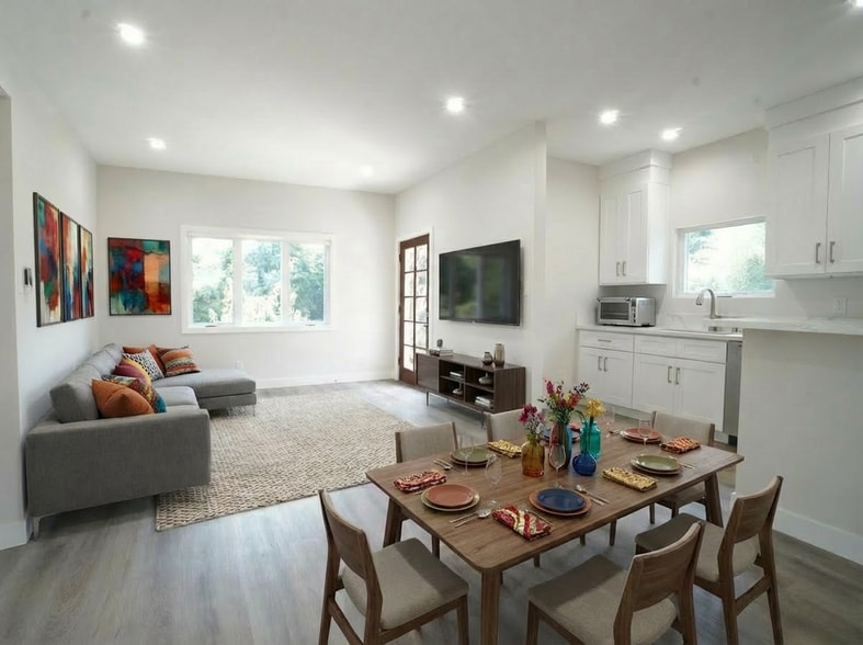 Building Photo - 6053 Selma Ave