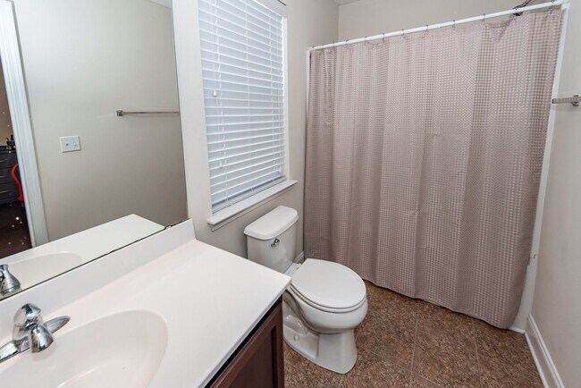 Building Photo - 3 Bedroom, 2.5 Bathroom Home in Eagle Run - Ladson