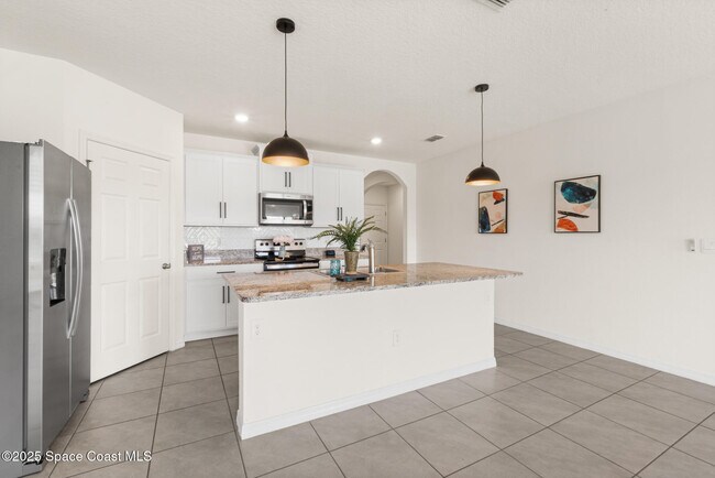 Building Photo - 1854 Capital Dr