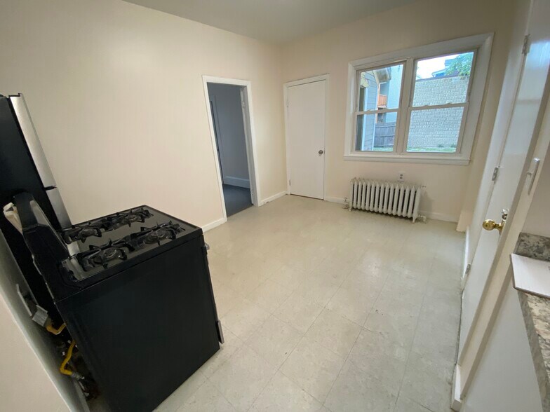 Building Photo - 33 Everett Ave