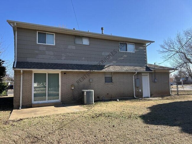 Building Photo - 981 NW 5th St