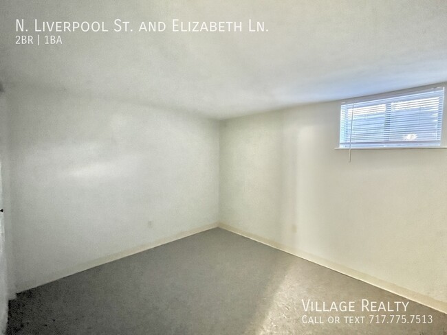 Building Photo - END-unit! Affordable 2-Bed Convenient to I...