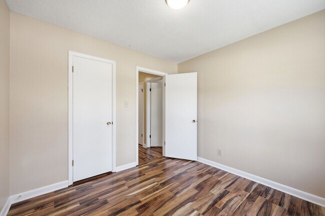 Building Photo - 5914 Ormskirk Dr