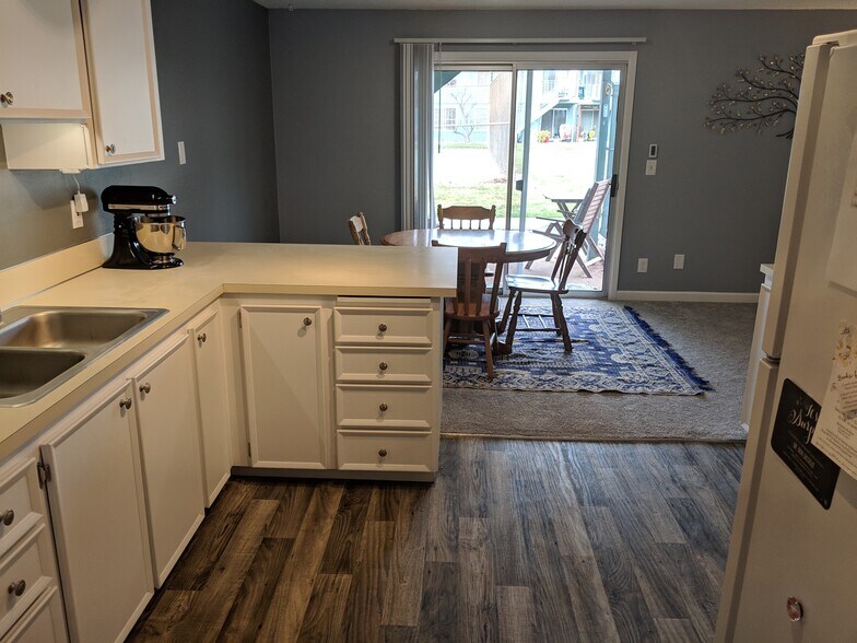 Building Photo - 3121 W Hood Ave