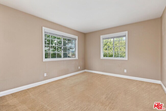 Building Photo - 1055 Waltham Rd