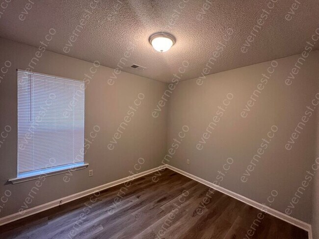Building Photo - 1236 Whitten Rd