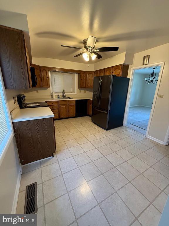 Building Photo - 536 Hampton Ln