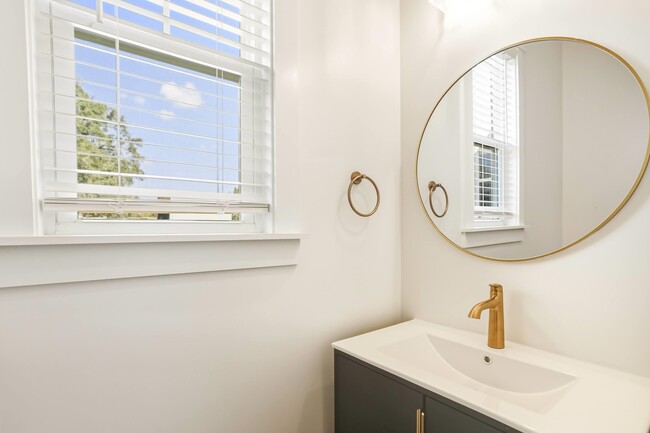 Building Photo - 4056 Biltmore Ave