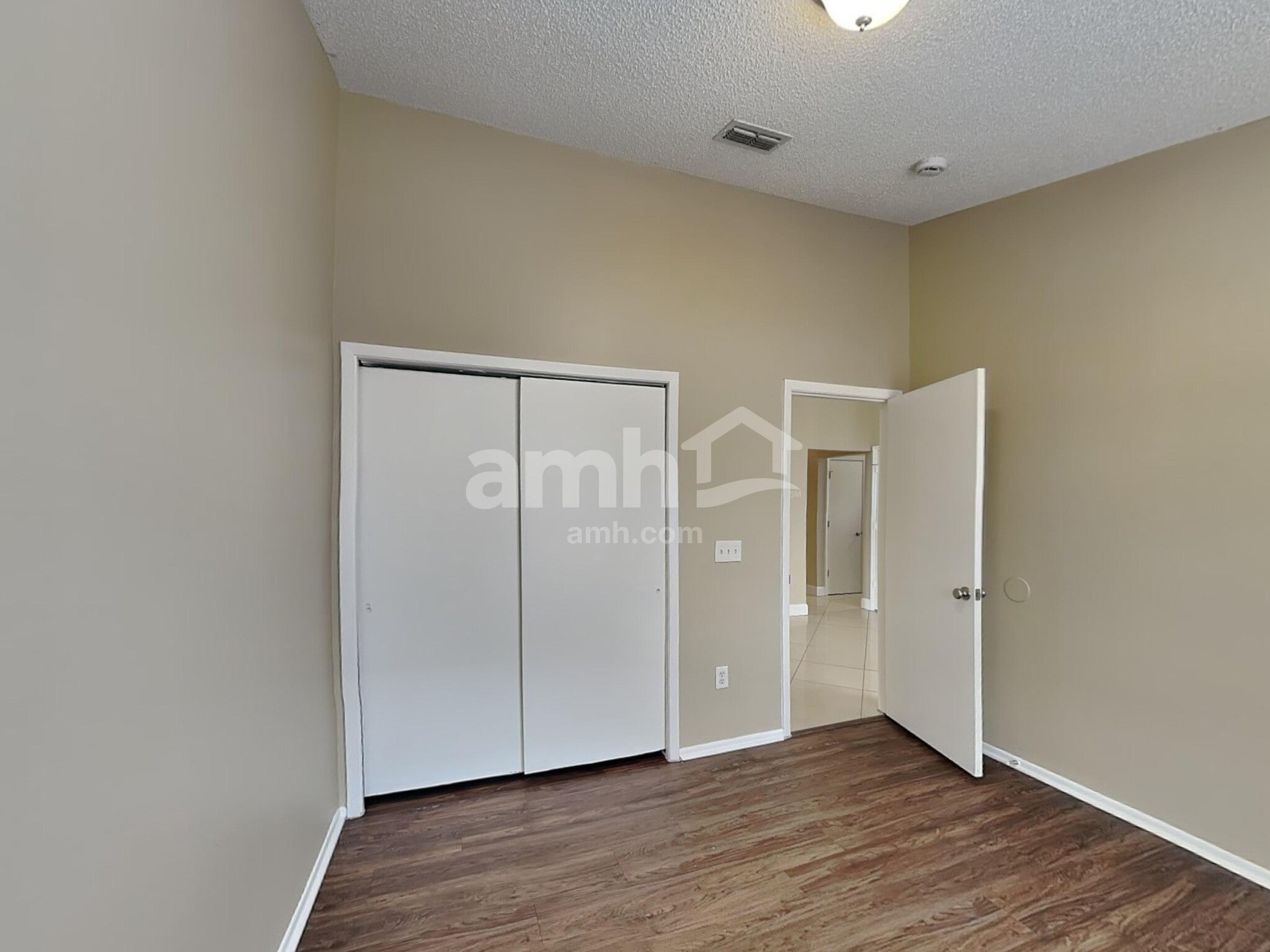 Building Photo - 1401 Crawford Dr