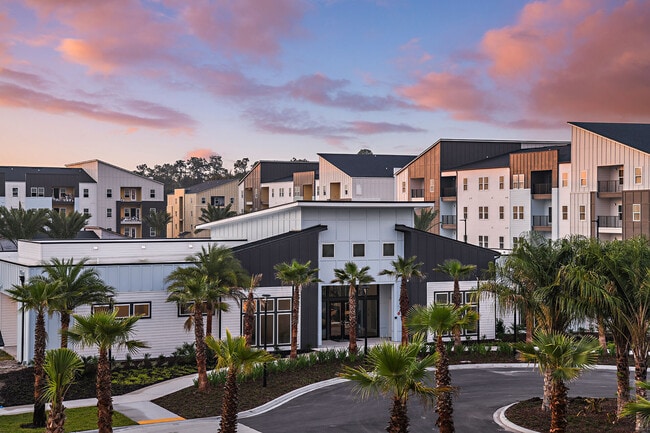 Building Photo - Grand Cypress