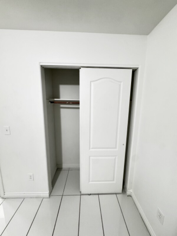 Building Photo - 421 E St NE