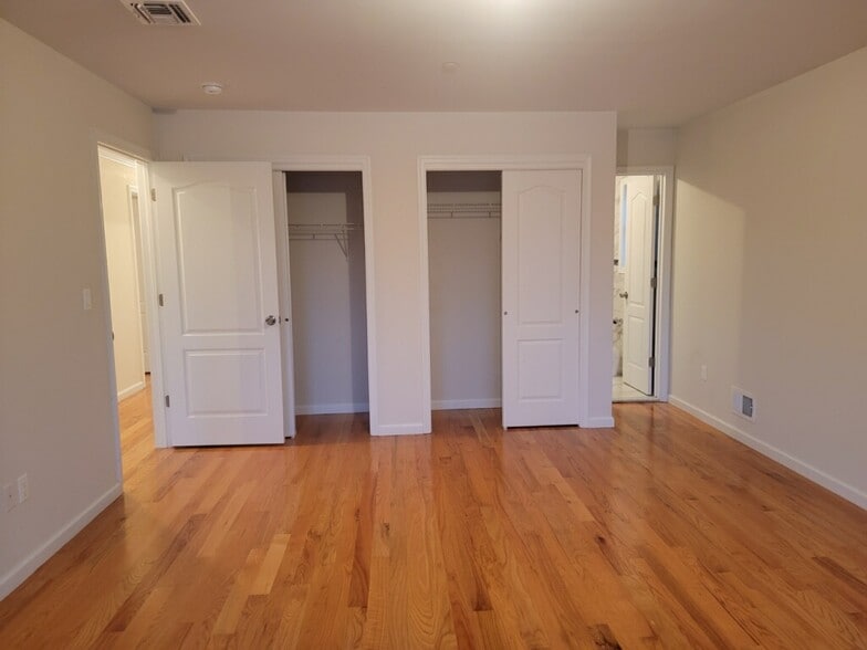 Building Photo - 65 Bard Ave