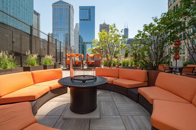 Building Photo - 345 N LaSalle St