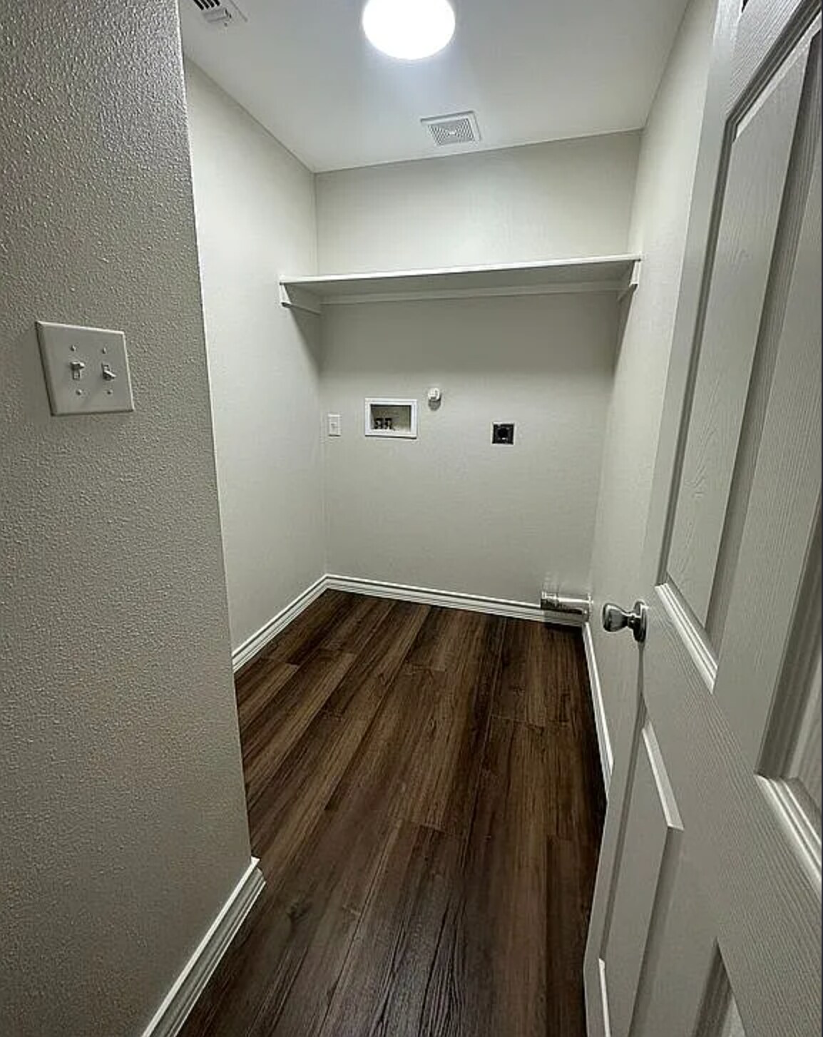 Building Photo - 9711 Chelsea Cir