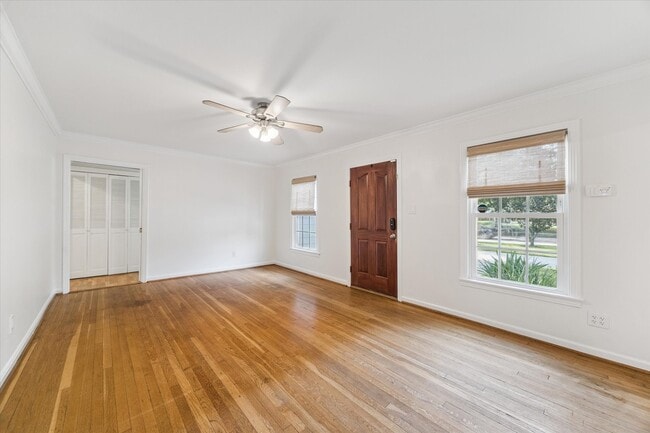 Building Photo - 1063 W 43rd St