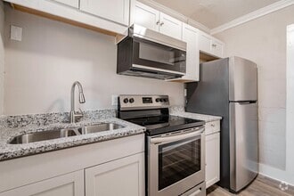 Building Photo - Charming Apartment Downtown Columbia - Hou...
