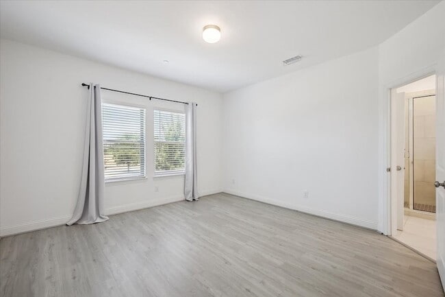 Building Photo - 4261 Shavano Dr