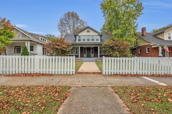 Building Photo - Total remodeled East Nashville Beauty!