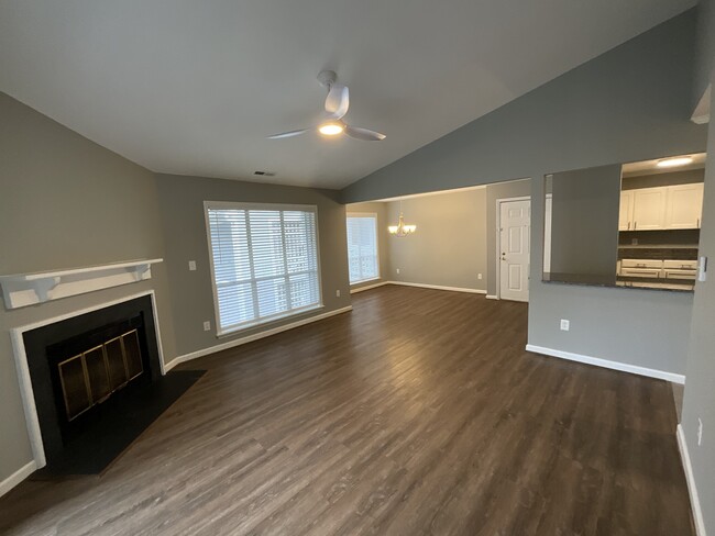 Living/Dining Area - 4611 Timbermill Ct