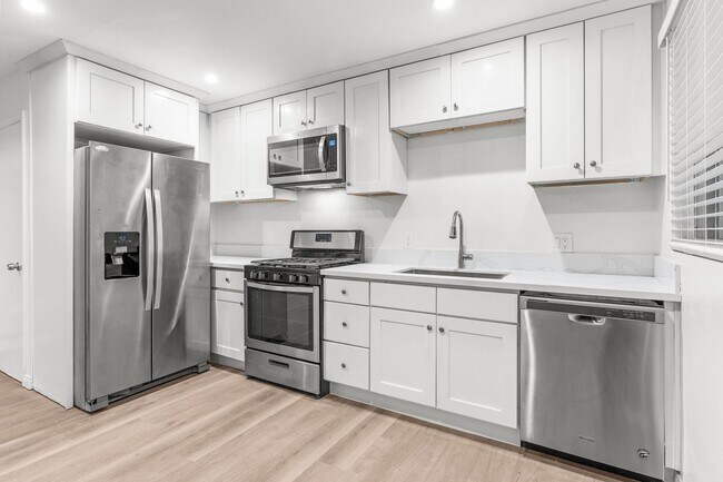 Interior Photo - 3032-3034 E 7th St