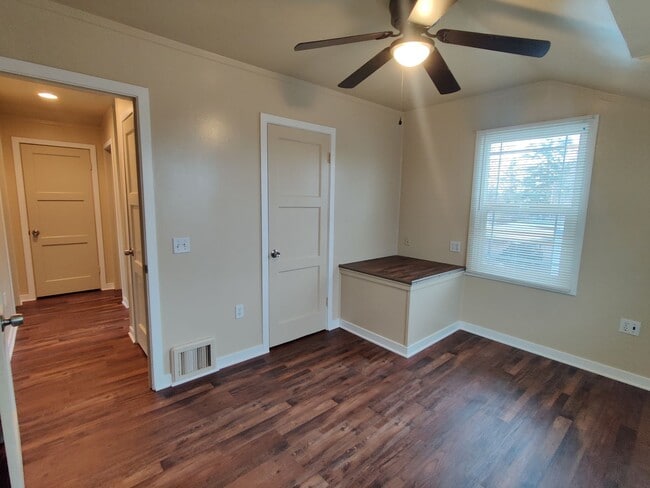 Building Photo - Richland Single Family Home in large lot
