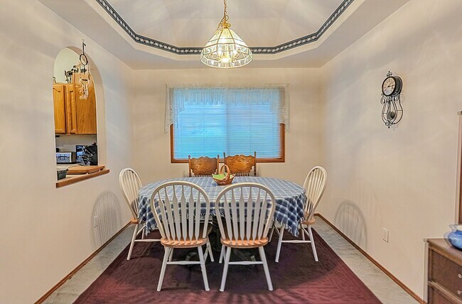 Building Photo - 10279 SE Grandview St