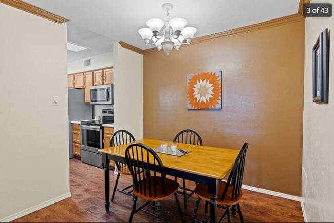 Building Photo - Downtown Third-Floor Penthouse Condo