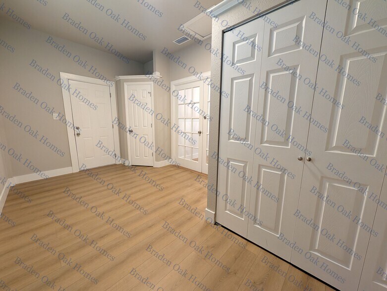Flex Room - Can be used as 3rd bedroom, home office, etc. - 2608 19th Ave W
