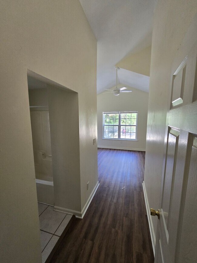 Building Photo - P735