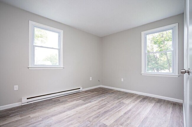 Building Photo - 48-50 Rifle St