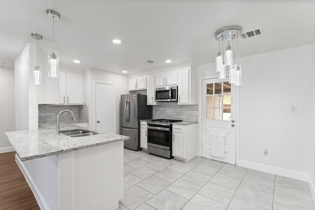 Building Photo - 4135 Hill Oak Dr