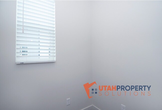 Building Photo - 421 S 960 W