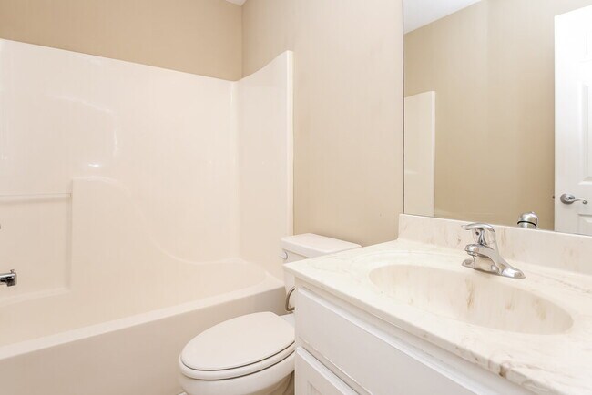 Building Photo - 906 Lakeside Ct