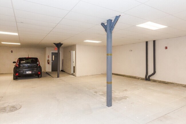 Building Photo - 275 Old Colony Ave