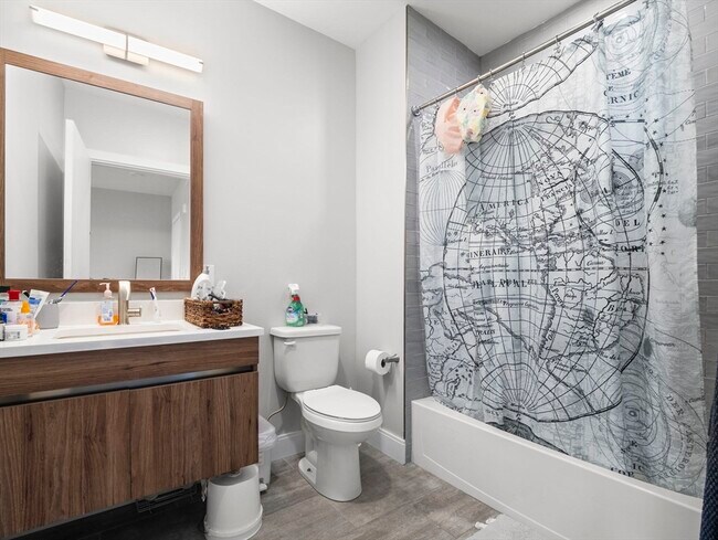 Building Photo - 9 Central St