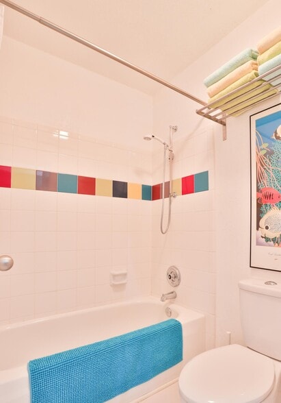 Bath - 48255 Monroe St